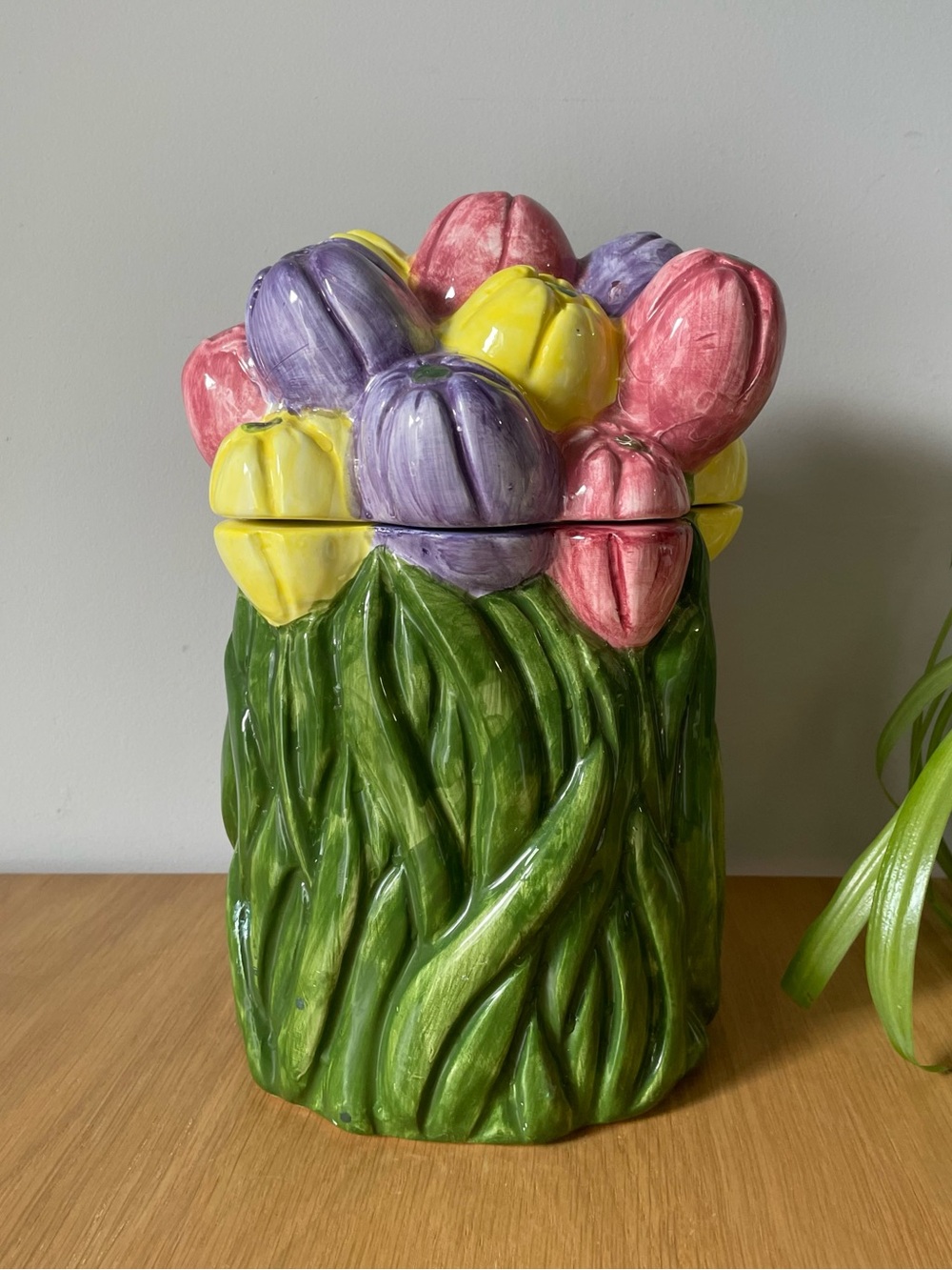 Vintage Sapota Ceramic Tulip Flower Bouquet Cookie Jar Canister